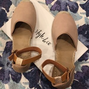 Style & Co closed toe flats